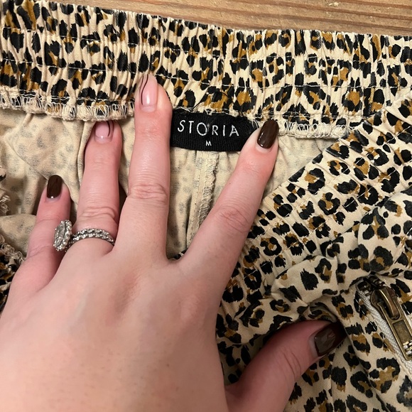 Storia cheetah joggers - size Medium - Picture 3 of 4